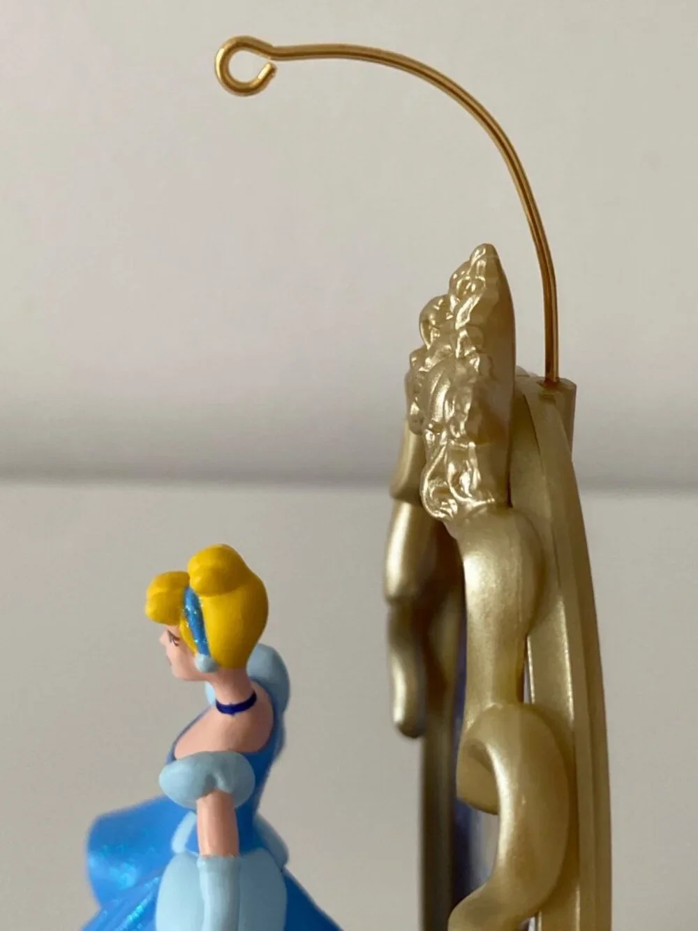 Hallmark 1997 Keepsake Disney Cinderella Ornament with Stand in box First Editio